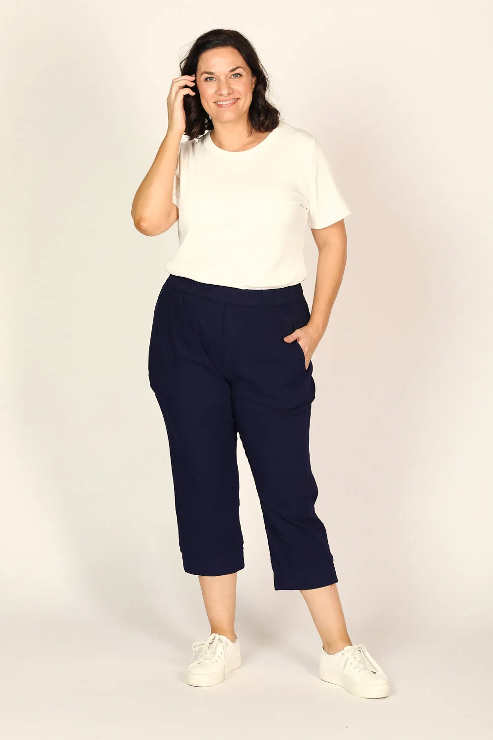 Petite Length Cropped Stretch Capri Pant in Navy